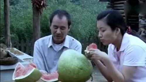 农村吃瓜的人,揭秘乡村生活新风尚