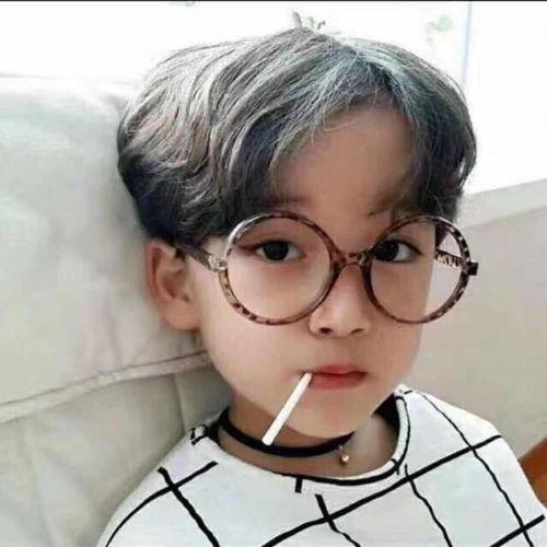 萌娃男孩吃瓜头像,可爱瞬间萌翻网友