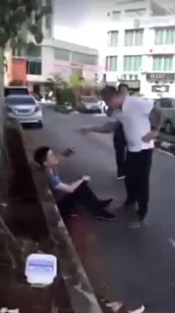 花臂吃瓜女,揭秘网络红人的独特魅力