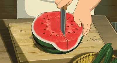 在家看电视吃瓜